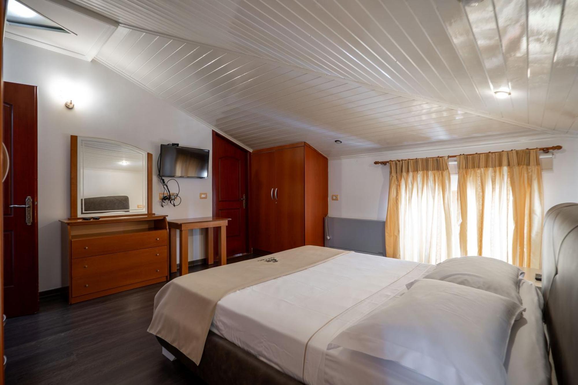 Hotel Castle Εξαμίλιο Εξωτερικό φωτογραφία